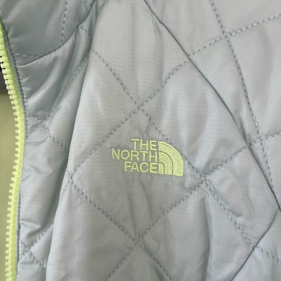 The North Face Women’s Lightweight Puffer Jacket size Small - Picture 8 of 9